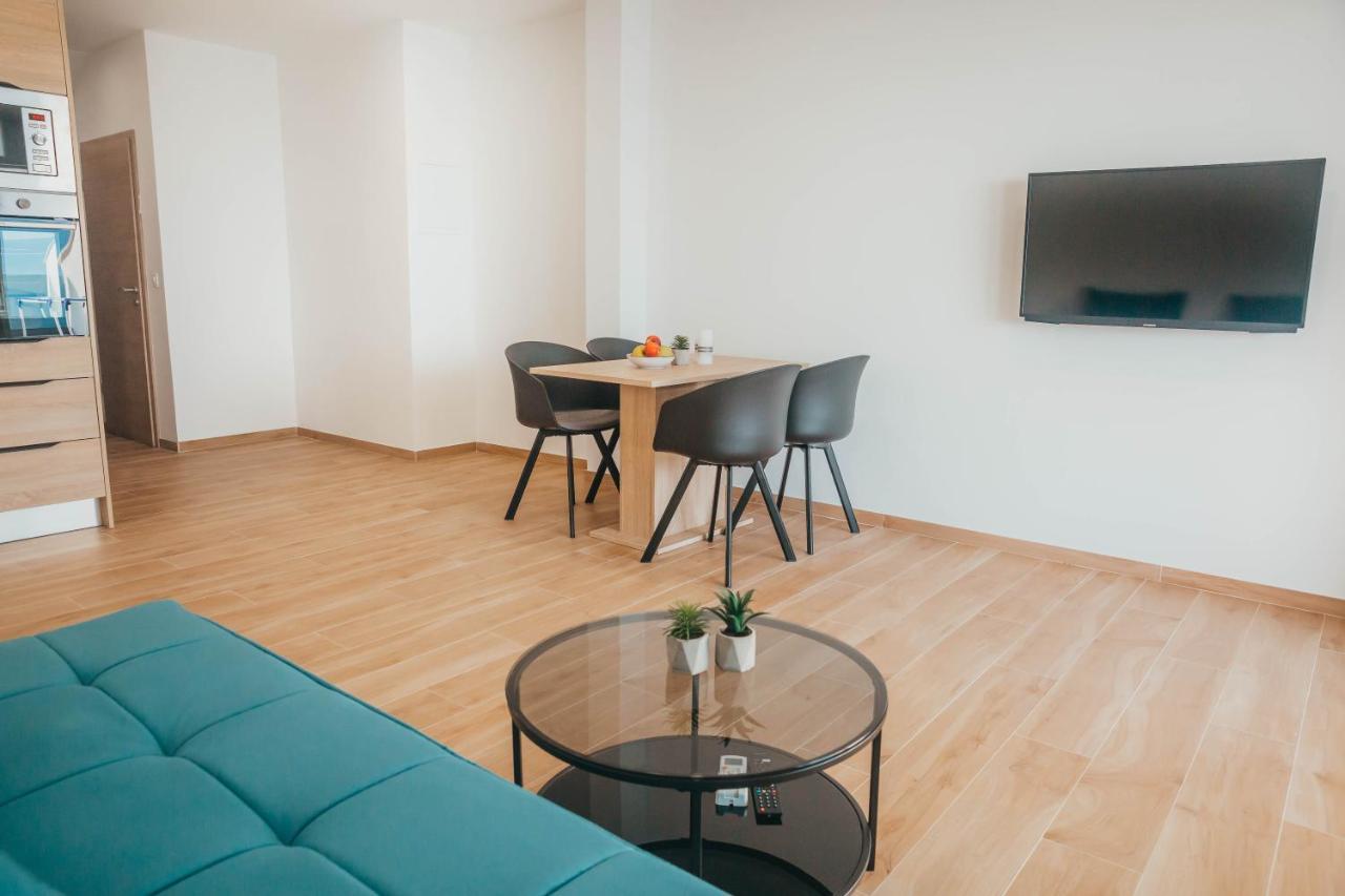 Apartments Nina Brist Luaran gambar