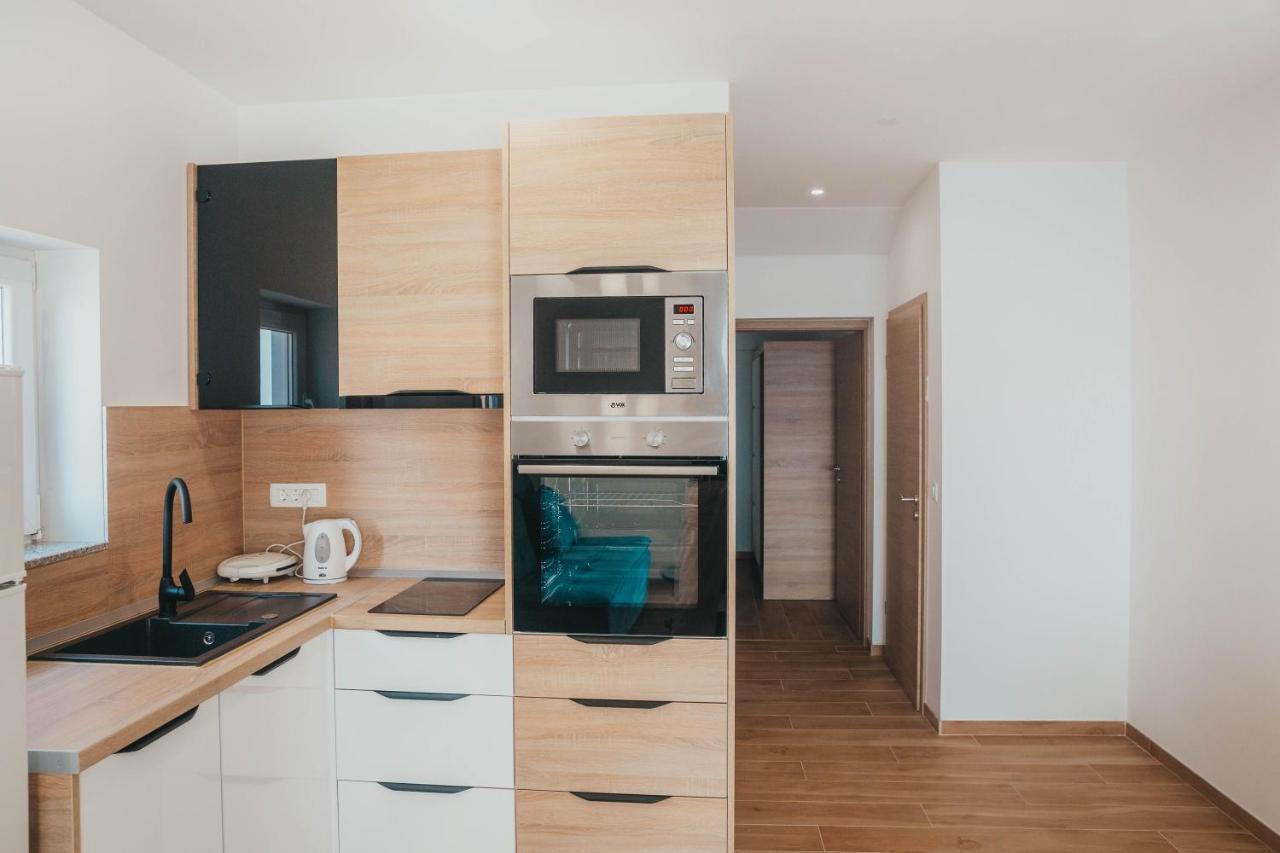 Apartments Nina Brist Luaran gambar