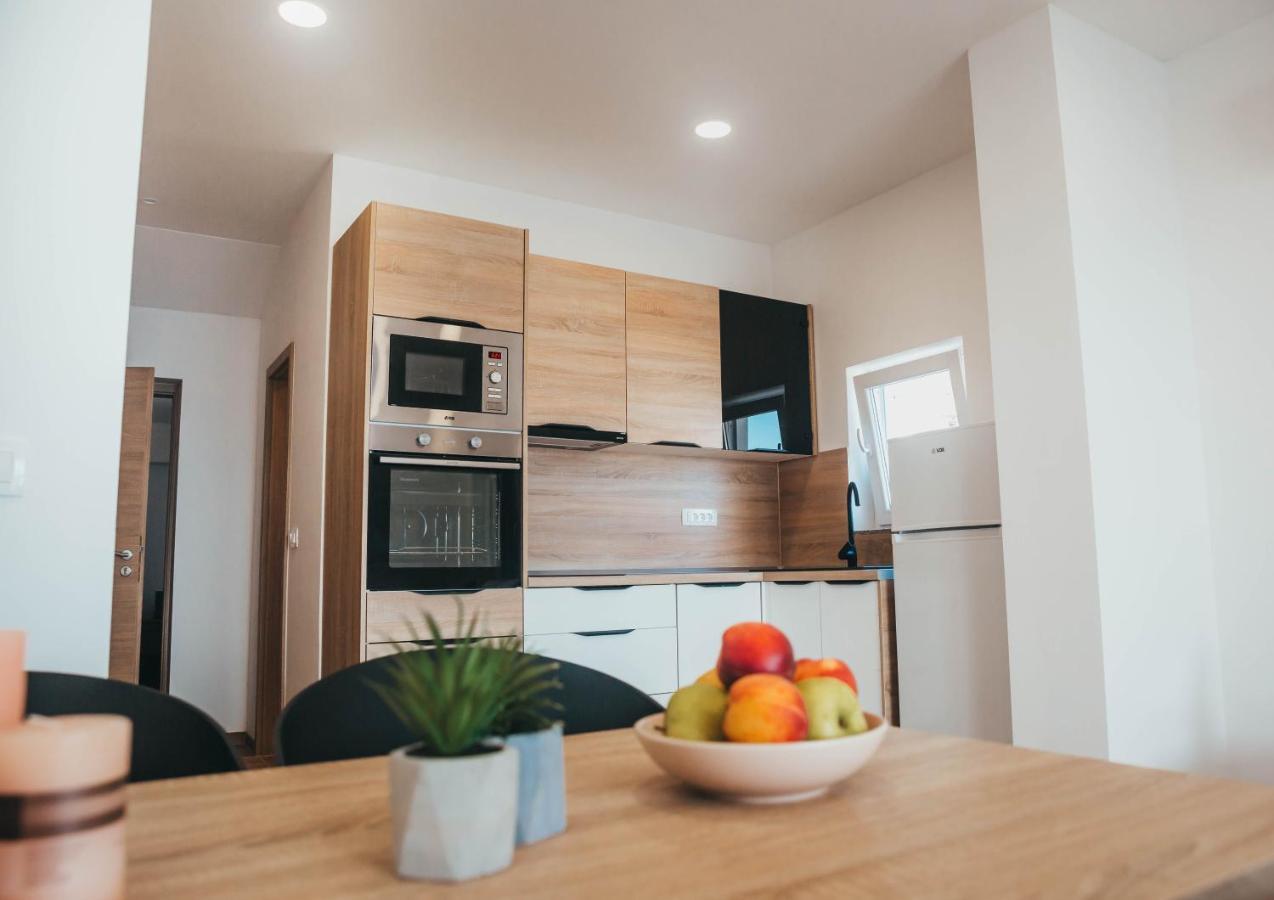 Apartments Nina Brist Luaran gambar