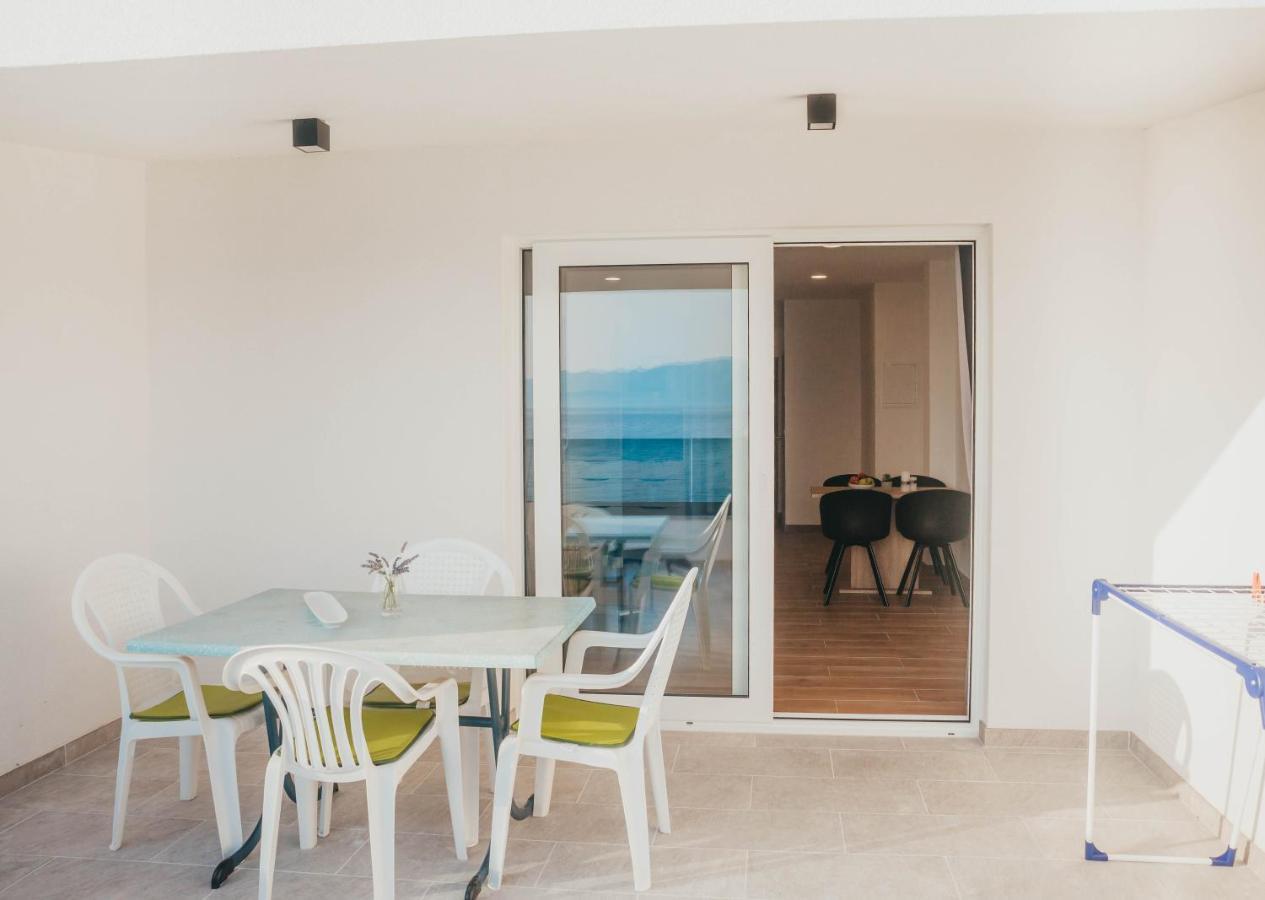 Apartments Nina Brist Luaran gambar