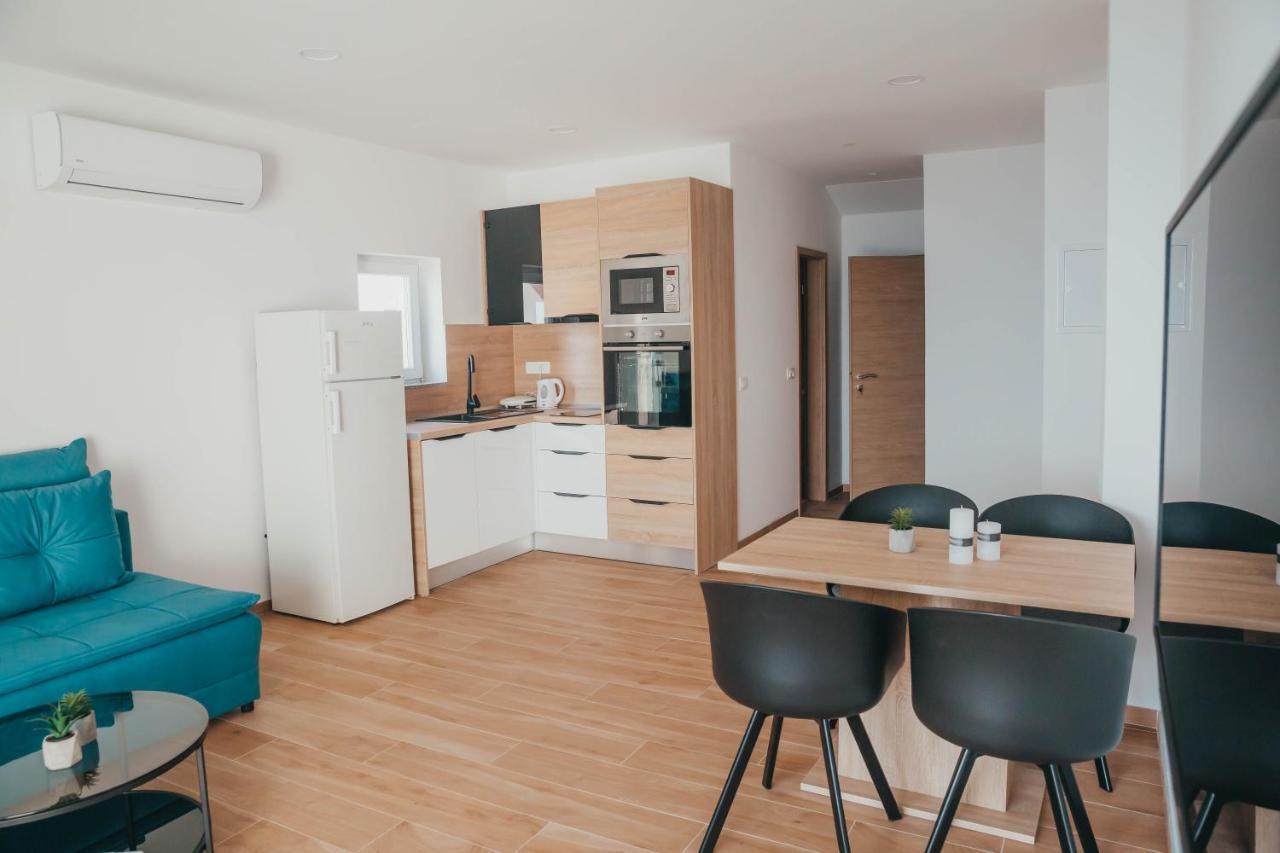 Apartments Nina Brist Luaran gambar