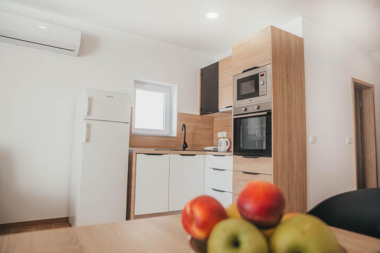 Apartments Nina Brist Luaran gambar