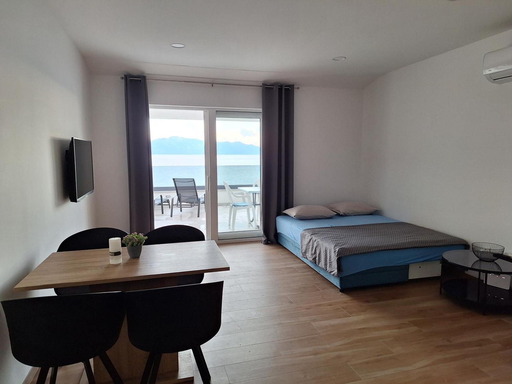 Apartments Nina Brist Luaran gambar