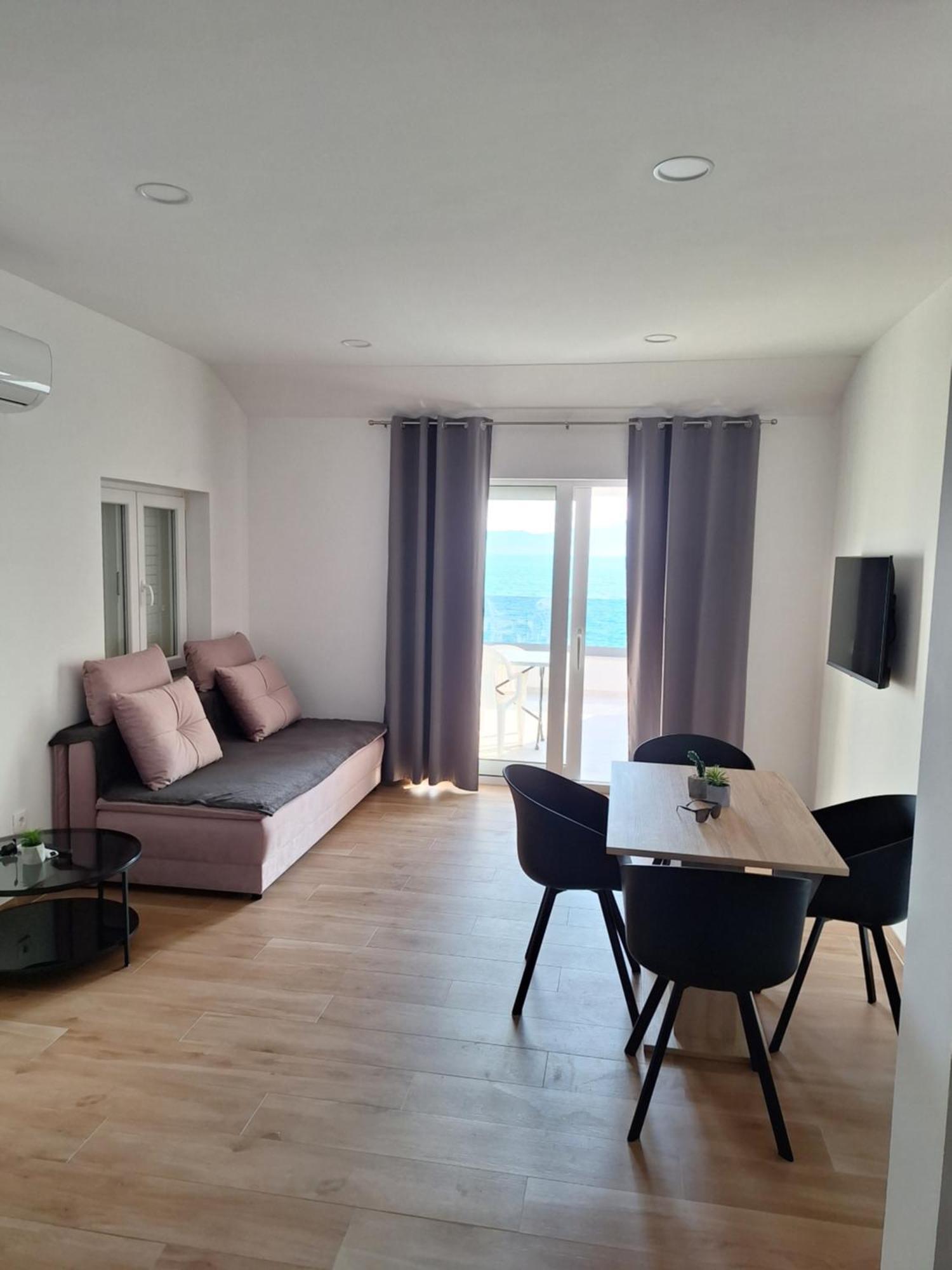 Apartments Nina Brist Luaran gambar