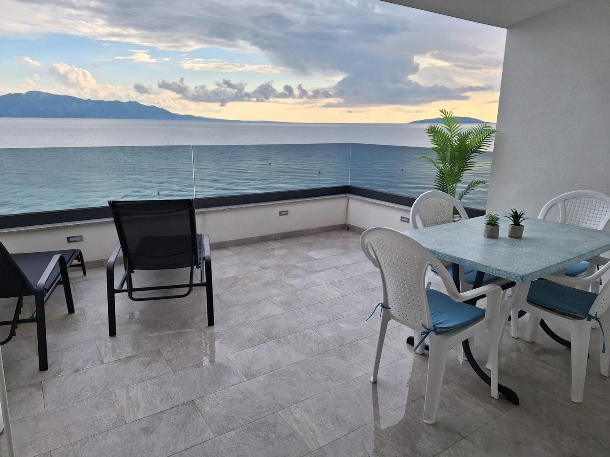 Apartments Nina Brist Luaran gambar